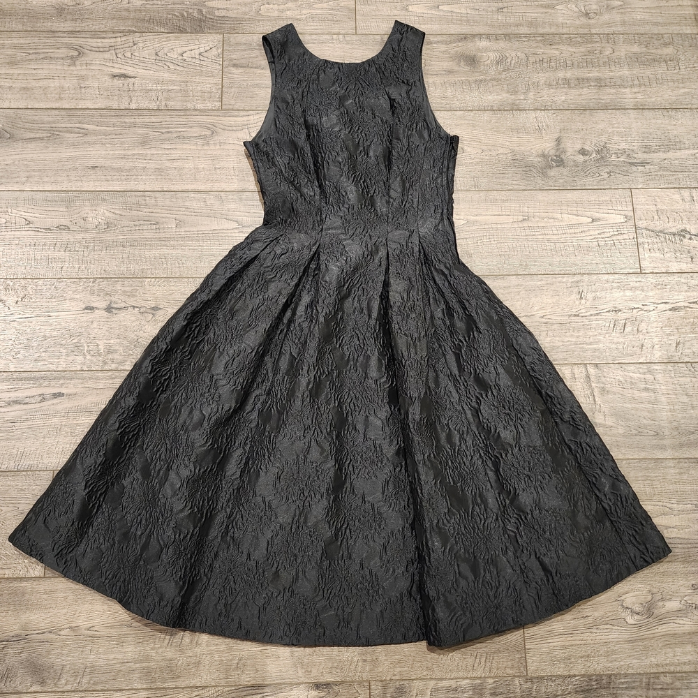 H&M Sleeveless Textured Dress With Back Cut Out NWT Black Size 6 w/Pockets Flare
